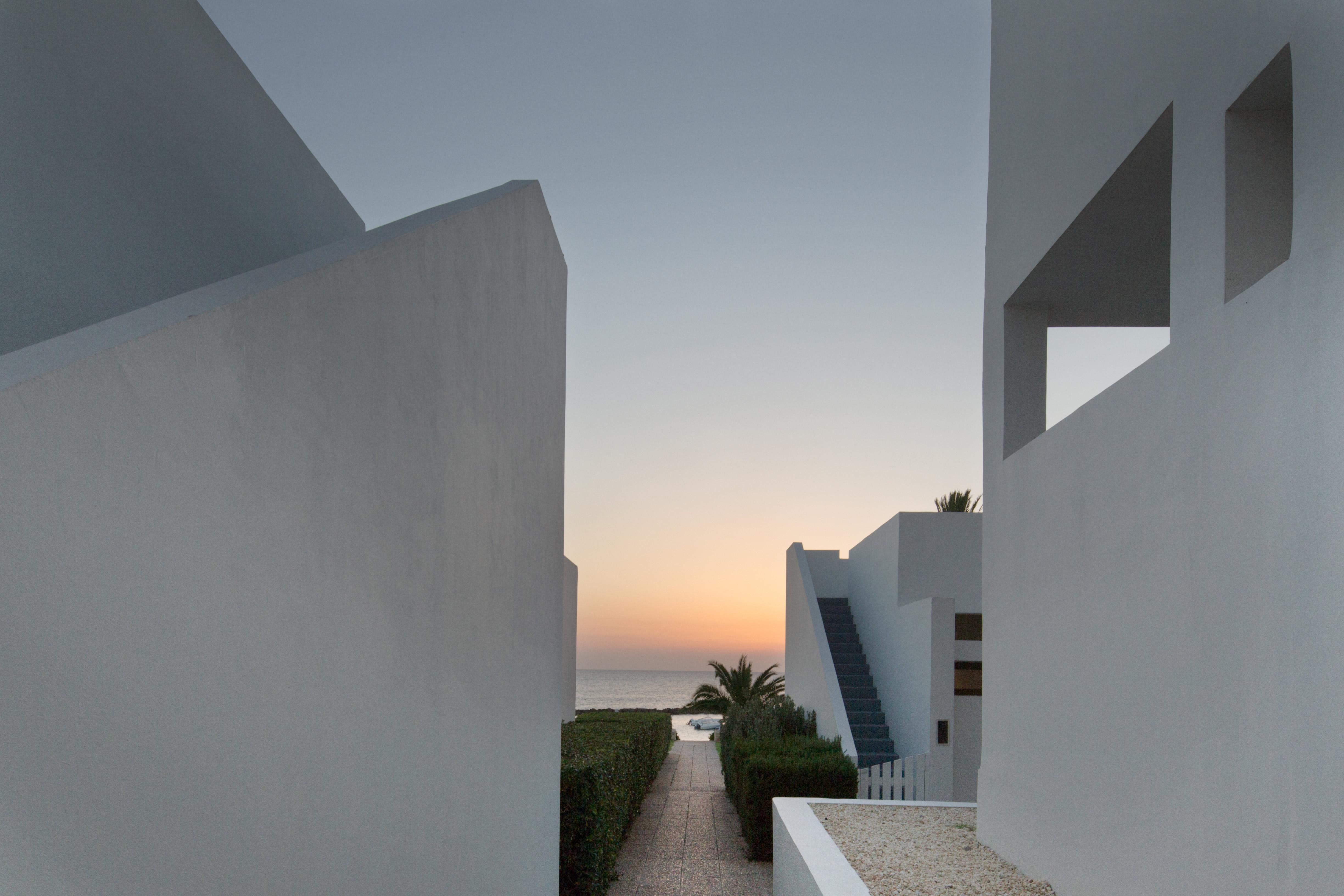 Almyra Hotel Paphos Ngoại thất bức ảnh The hotel at sunset