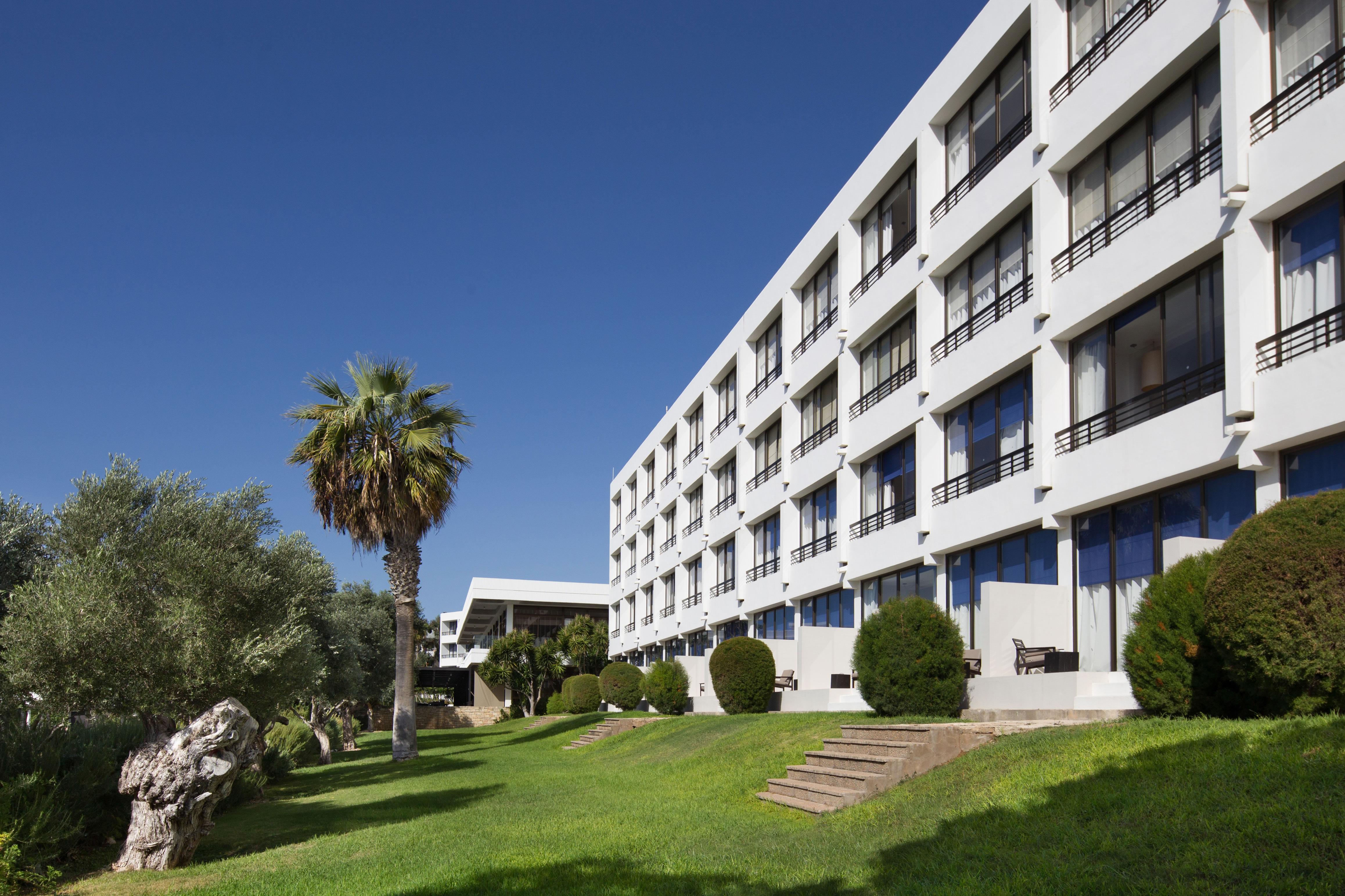 Almyra Hotel Paphos Ngoại thất bức ảnh The hotel
