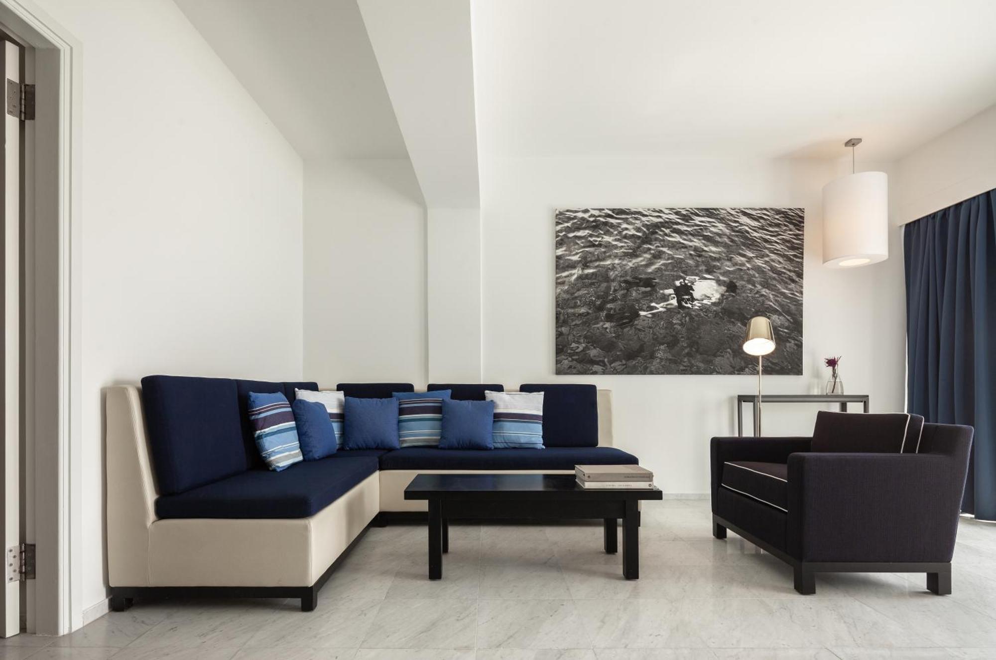Almyra Hotel Paphos Ngoại thất bức ảnh A living room with a sectional sofa
