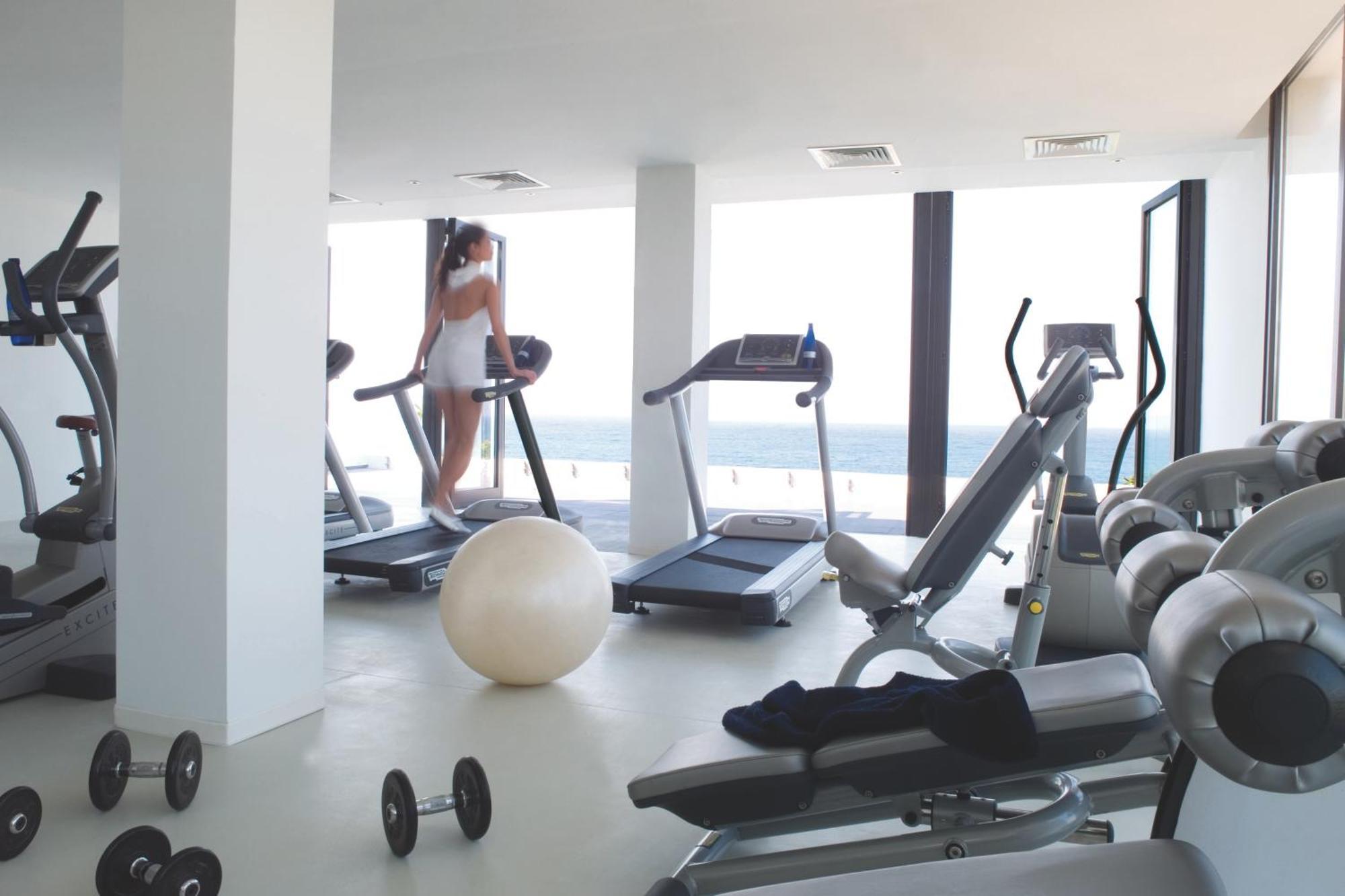 Almyra Hotel Paphos Ngoại thất bức ảnh A gym
