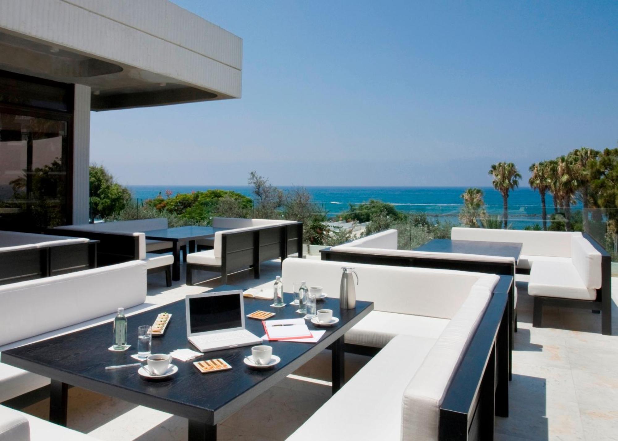 Almyra Hotel Paphos Ngoại thất bức ảnh The Sky Bar