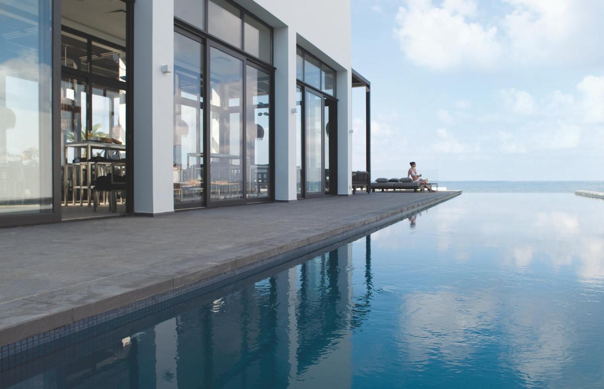 Almyra Hotel Paphos Ngoại thất bức ảnh Infinity pool
