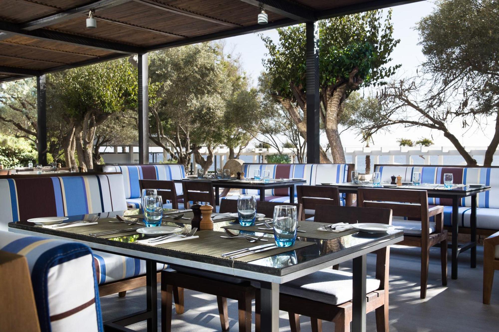 Almyra Hotel Paphos Ngoại thất bức ảnh