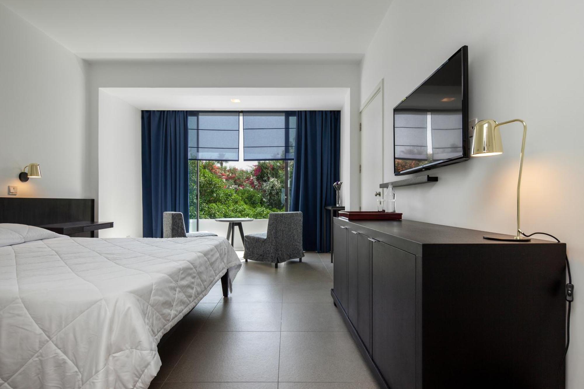 Almyra Hotel Paphos Ngoại thất bức ảnh