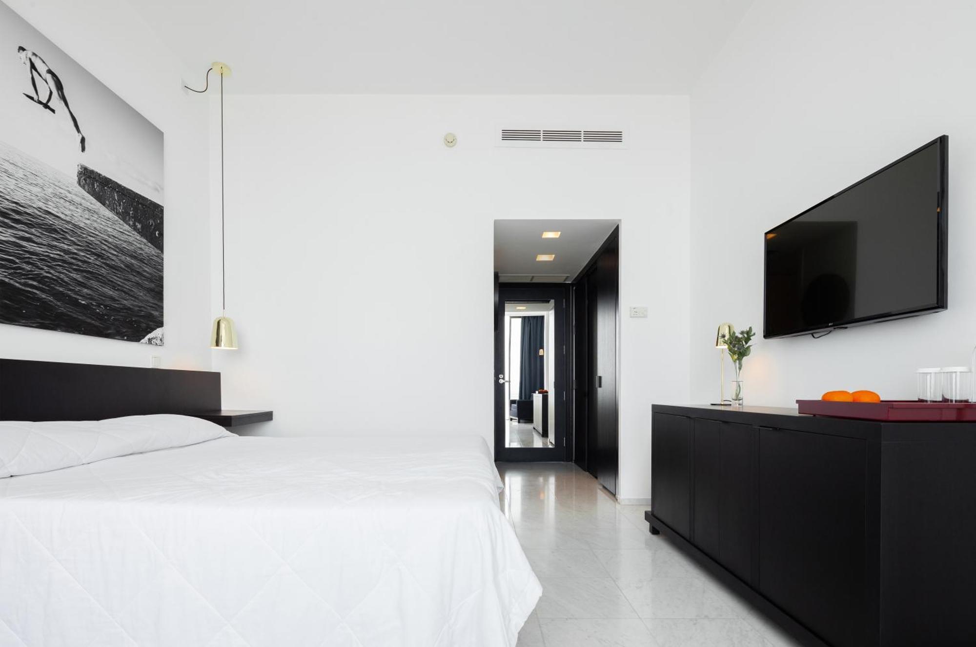 Almyra Hotel Paphos Ngoại thất bức ảnh