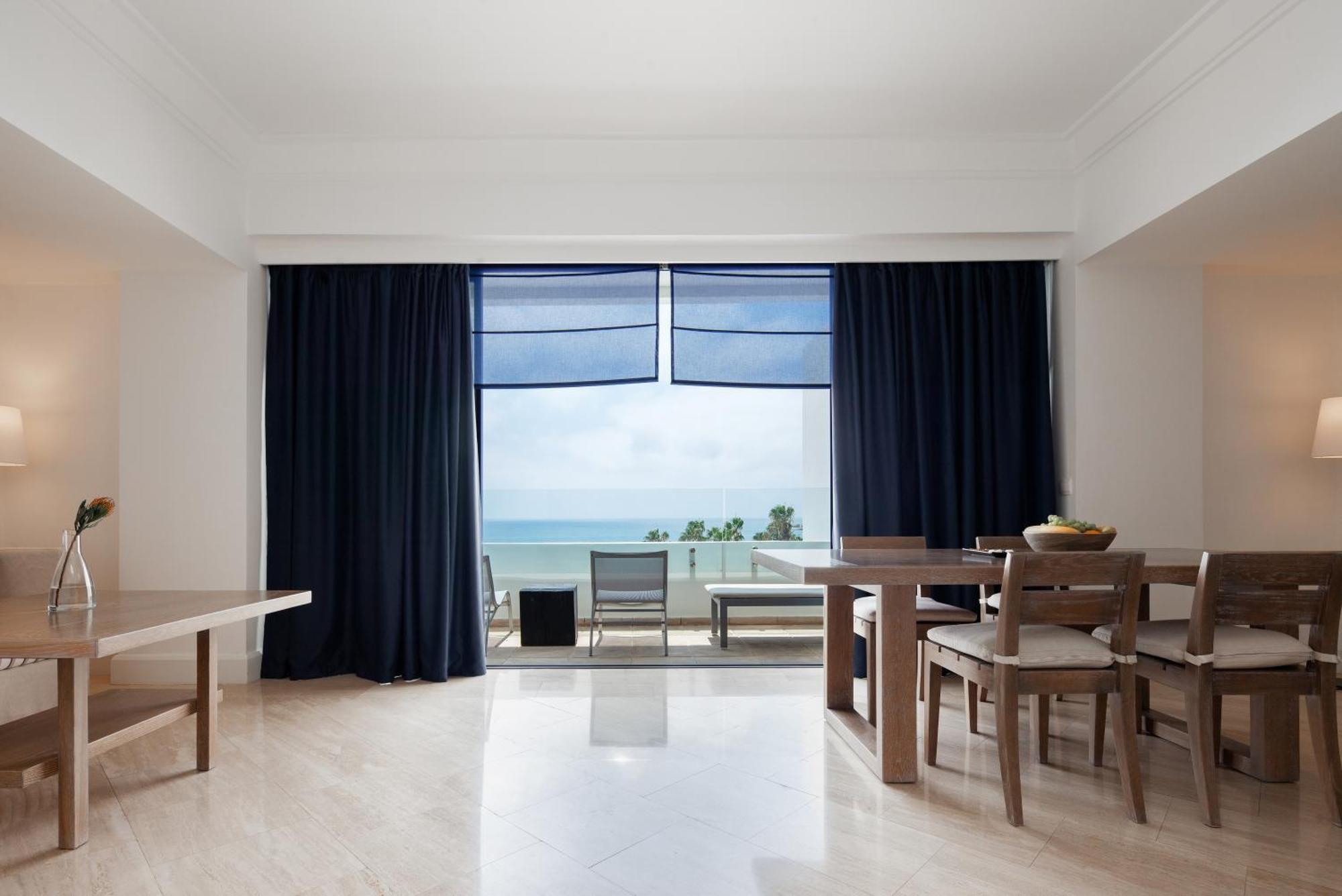 Almyra Hotel Paphos Ngoại thất bức ảnh