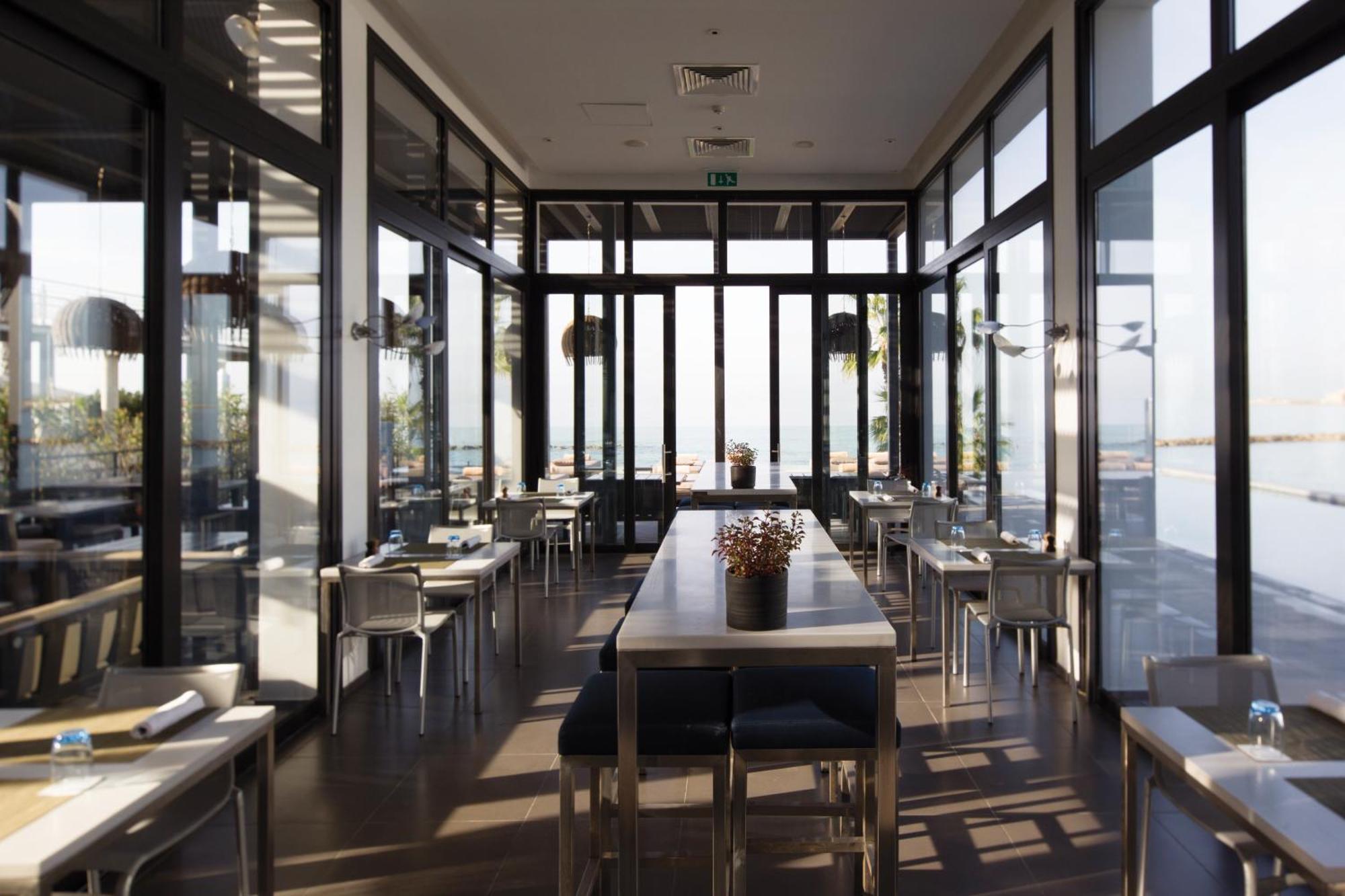 Almyra Hotel Paphos Ngoại thất bức ảnh